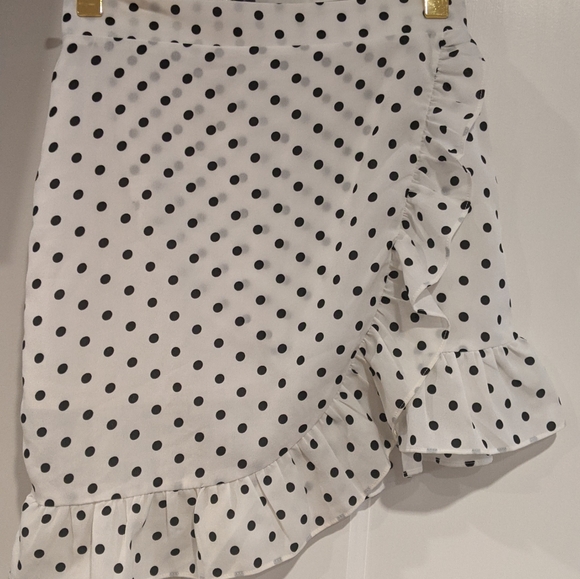 Meghan LA Dresses & Skirts - Adorable asymmetrical polka dot mini skirt size L
